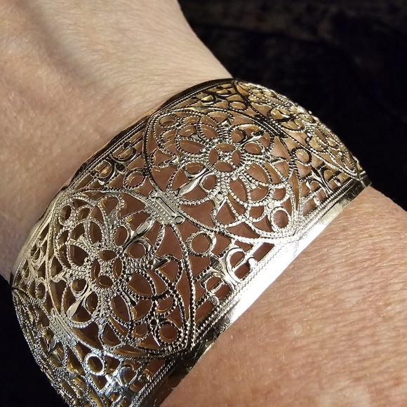 Vintage Lightweight Silver Tone Filigree Cuff - Picture 2 of 6